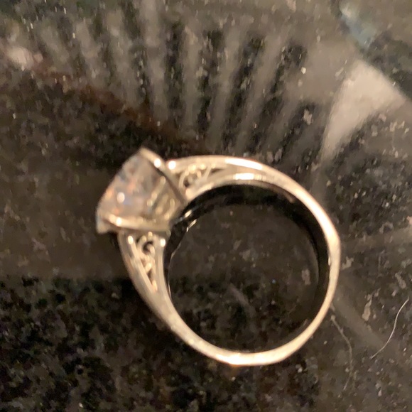 Ring - Picture 3 of 3